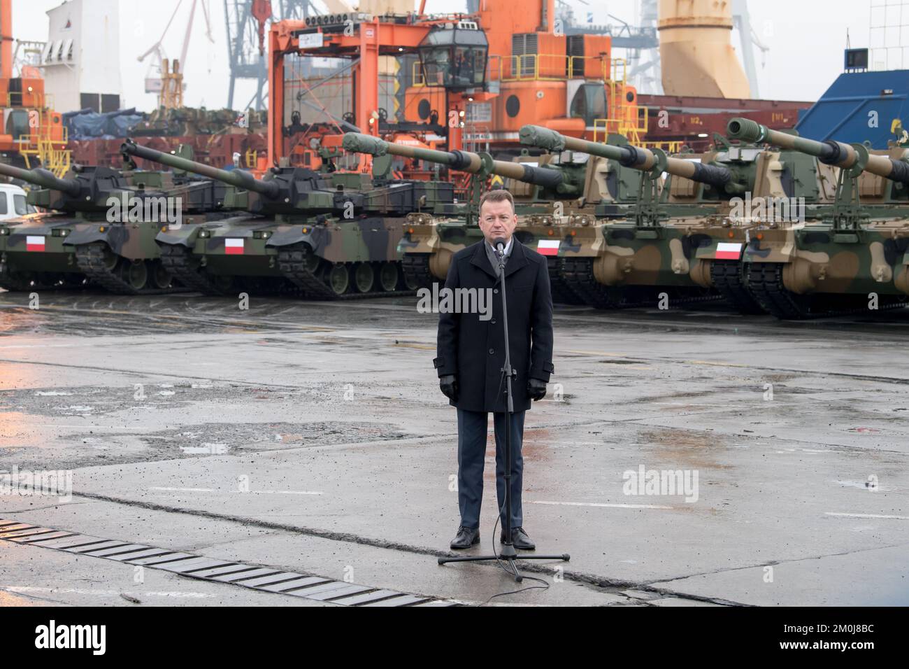 Gdynia, Poland. 6th December 2022. Mariusz Blaszczak, Deputy Prime Minister of Poland and Minister of National Defence of Poland. Arrival of the first South Korea`s K2 tanks and K9 Thunder gun-howitzers for the Polish Armed Forces © Wojciech Strozyk / Alamy Live News Stock Photo